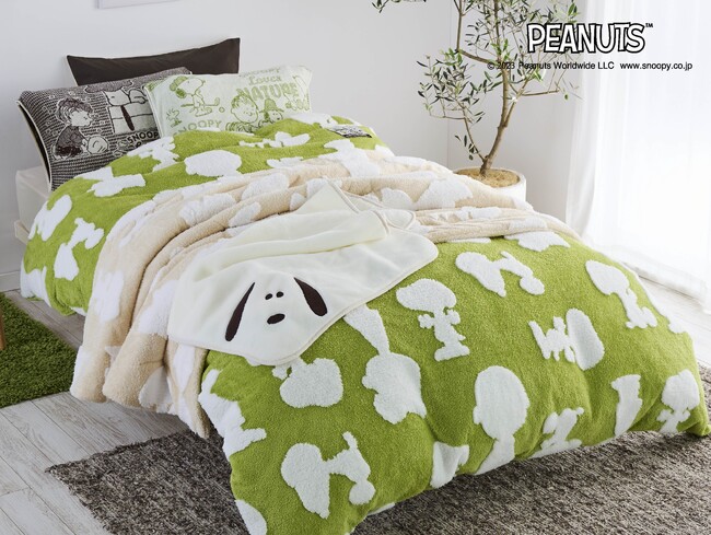 『PEANUTS』のあったかアイテムが10月上旬より続々発売！もこもこ素材のベッドアイテムや冷え対策グッズを展開