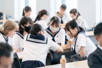 授業を通して企業のモノづくり体験を提供
十文字高等学校へ探究学習「学校空間をより豊かにするデザインプロジェクト」