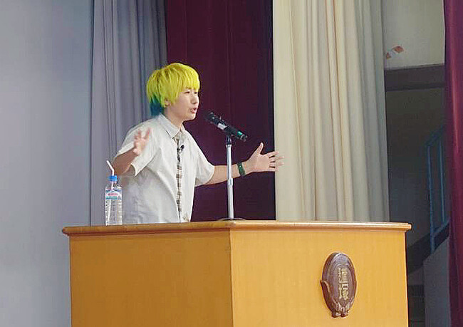 「声優によるキャリア教育」を開催しました！～声優の山本和臣さんが大田区立道塚小学校へ訪問～