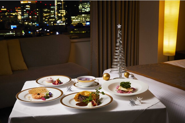 【ロイヤルパークホテル】クリスマスはホテルにこもって美食を堪能！ルームサービス付などのクリスマス宿泊プランが登場。