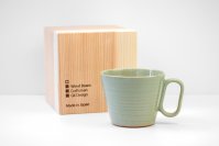 「生涯を添い遂げるマグ 雄勝青瓷 セージグリーン 杉箱入り」が10月5日発売開始　広瀬窯との取り組みで製品化