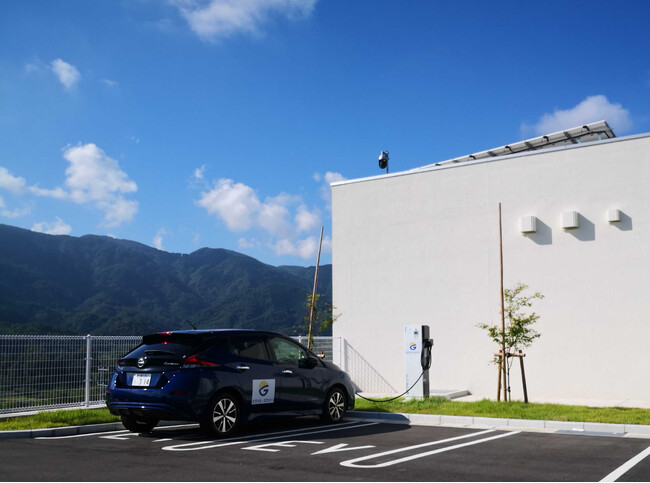 山梨県Nesradにて「ぷらマネ(R)リンク」の実証を開始　マルチベンダーによる太陽光パネル・蓄電池・EV・V2Xの統合制御を国内で初めて実現(※1)
