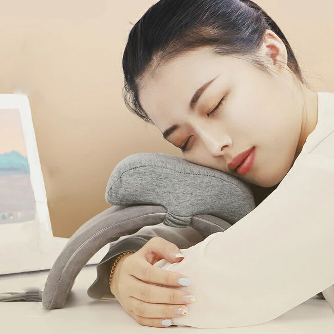 オフィスでの昼寝はこの枕！腕が痛くならない昼寝枕でリフレッシュ！！