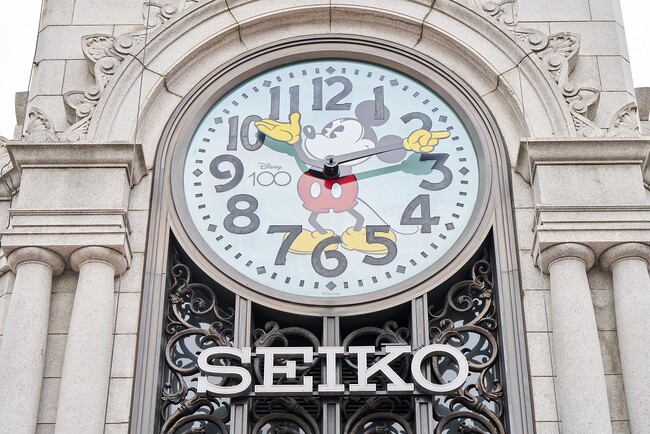 史上初！銀座のシンボルSEIKO HOUSE GINZA時計塔の文字盤が模様替え　セイコー、ディズニー創立100周の一環としてミッキーマウスデザインの時計塔除幕式を実施