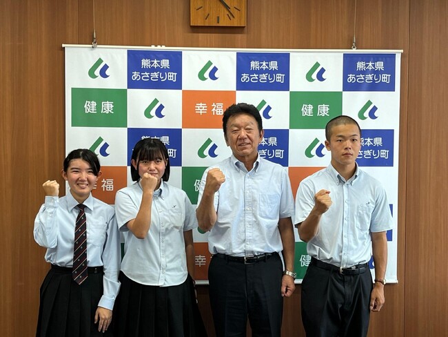 『スポGOMI甲子園2023・熊本県大会』優勝チーム「南稜高校ボランティア部」 熊本県立南稜高等学校の生徒が北口 俊朗町長を表敬訪問しました