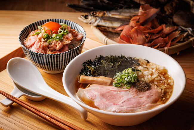 【幸福の象徴くじらのように、極上のダシが織り成す至福の中華そば】『ダシと麺 くじら』（プロデュース店）２０２３年１０月１２日 NEW OPEN！！
