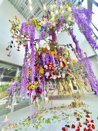 ⽩井屋ホテル アートを楽しむ秋の連動企画 アーツ前橋編 「期間限定 蜷川実花ルームに泊まりアートを愛でる」