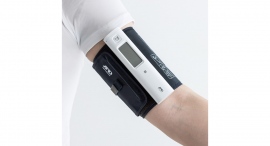 2024年2月発売予定の上腕式ホースレス血圧計「UA-1100NFC」が2023年度のグッドデザイン賞を受賞いたしました。 2024年2月発売予定の上腕式ホースレス血圧計「UA-1100NFC」が2023年度のグッドデザイン賞を受賞いたしました。