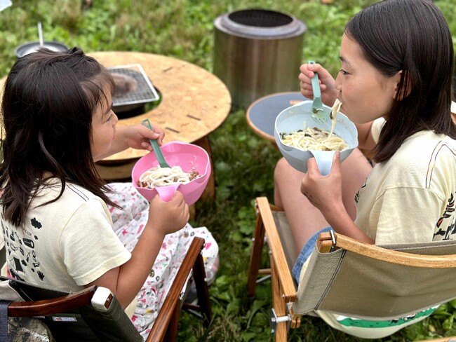 “紙袋の取っ手メーカー”と“名車デザイナー”が食器に挑戦　ありそうでなかった【「とって」おきのうどん鉢】10月6日から本発売