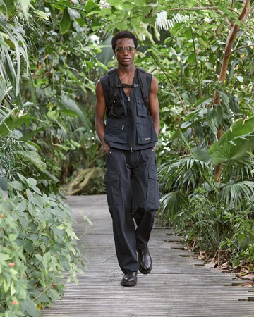 AIGLEがパリ・ファッションウィークで2024年春夏コレクションを発表
