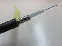 車の踏みつけ・動物の噛み付き被害から断線を防ぐ「ロバスト光ケーブル」を小峰無線電機WEB展示会で展示