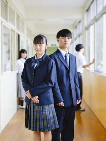 京都精華大学ファッションコースの教員と在学生が、京都翔英高校の新しい制服をデザイン
