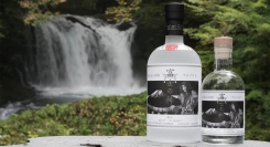 全製造工程において富士山の伏流水を100%使用した本格派クラフトジン「富士の神 開山」 10月12日発売