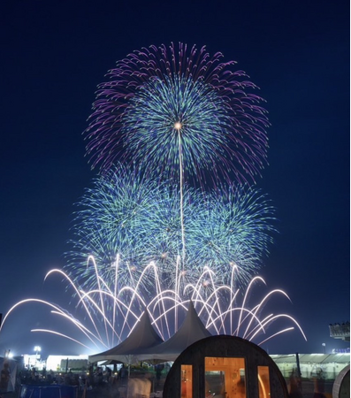 12,000発の花火で夏を締めくくった大洗海上花火大会に18,000人が来場