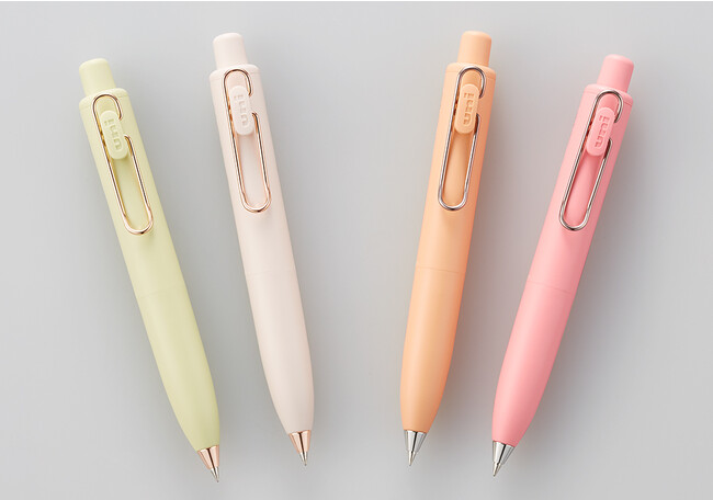 ゲルインクボールペン『uni-ball one』シリーズ　“ころんと、可愛い。” 最新モデルから初の新色『uni-ball one P コハクトウカラー』10月31日（火）一部限定発売