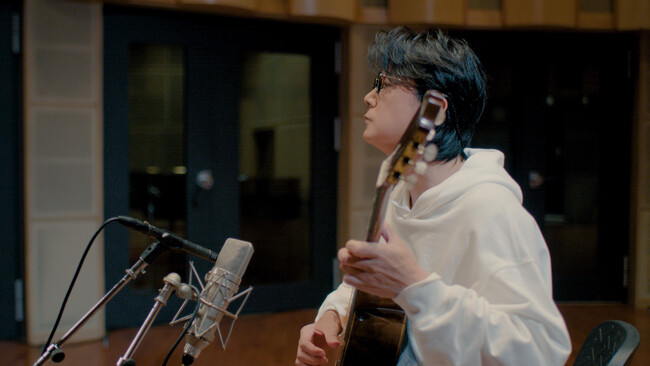福山雅治さんが新インストゥルメンタル楽曲『Walking with you』に込めた想いを語るWEBムービー「スペシャルメッセージ ～ Walking with you ～」