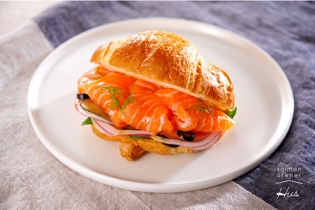 サーモン料理専門店【salmon atelier Hus】自家製スモーク「生」サーモンサンドが平日ランチ限定で登場