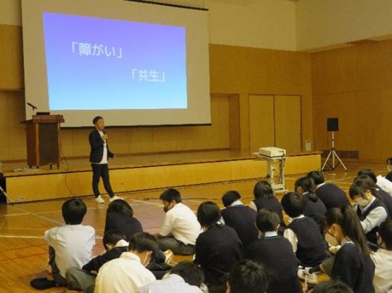 第25回夏季デフリンピック競技大会東京2025開催に向けてデフフットサルの監督が上野学園中学校で道徳講師を担当