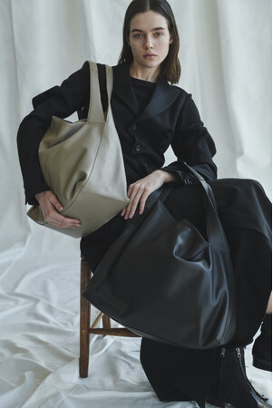 discord Yohji Yamamoto、2023-2024秋冬コレクションの最新作
