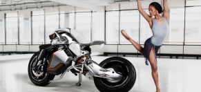 「世界デザイン会議 東京2023」で、MOTOROiD2のデザインプロセスを紹介