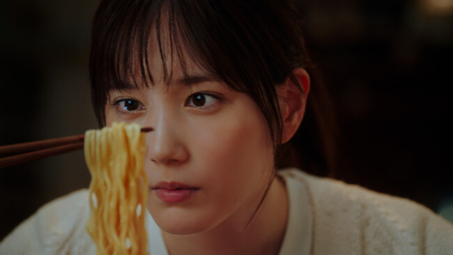 「ラスボスだわ、これは。」CM撮影を忘れるほど食べ続けてしまう本田翼に注目！「明星 麺神」の新TV-CM「麺神に夢中篇」