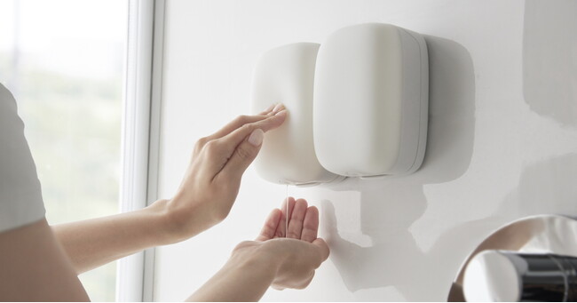 本体前面を押すだけで液体ソープが出る、詰め替えや丸洗いがしやすい「マグネットディスペンサー」が新発売