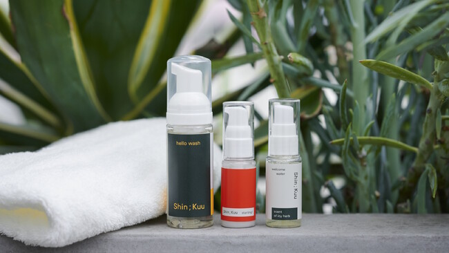 ほぼ日の「Shin;Kuu」から、肌の調子にあわせて選べる３つの「ミニスターターセット」を発売します。