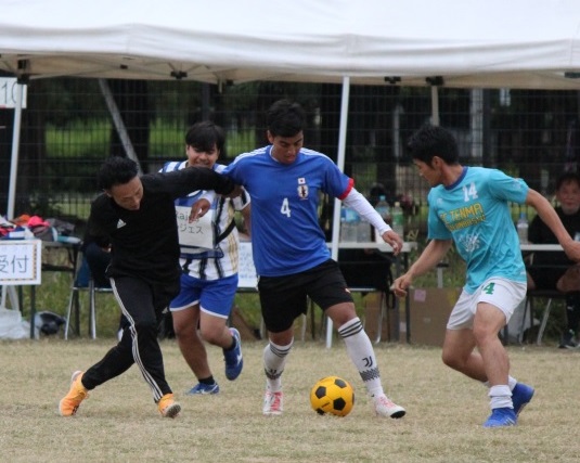 サッカー元日本代表による外国人のためのサッカー交流会を開催