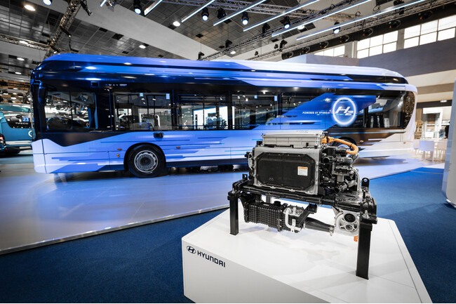 Hyundai Motor CompanyとIveco Group、ブリュッセルで開催のトレードショー「バスワールド」で水素バスを発表