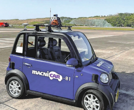 写真1 自動運転車両(macniCAR-01) 写真1 自動運転車両(macniCAR-01)