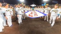 阪神タイガースリーグ優勝の感動を体感できる「胴上げ」と「ビールかけ」のVR映像が新たに登場！～歓喜の瞬間を360度映像で選手と一緒に疑似体験～