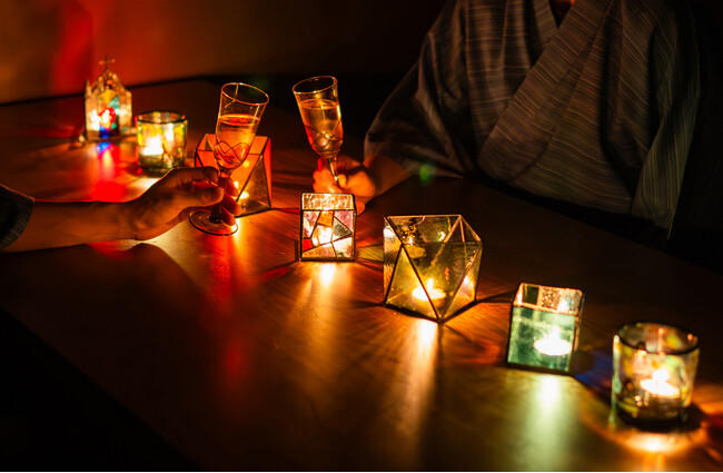 【界 雲仙】揺らめくステンドグラス光に包まれながら過ごす贅沢なひととき「ステンドグラス滞在プラン」販売開始｜期間：2024年2月1日～2024年12月31日