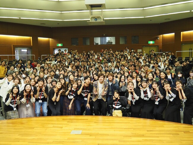 SDGsをテーマにした、城田優さんの講演会を神戸市外国語大学で開催