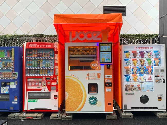 浅草の花やしき通り商店街で350円生搾りオレンジジュース自販機が稼働開始！