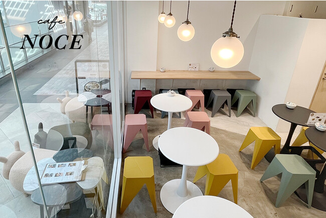 Cafe NOCEのインテリアを総入れ替え。くすみカラーのスツールやモダンなテーブルでイメージを一新。