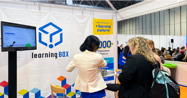 【展示会出展レポート】learningBOXが英国「World of Learning Conference ＆Exhibition」に出展