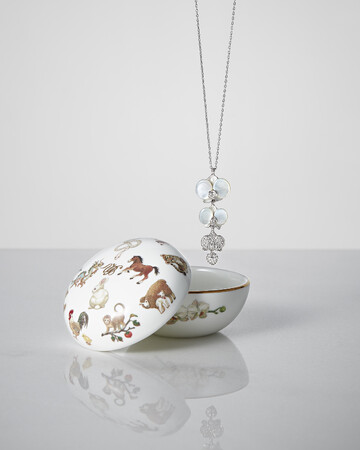 【ヴァンドームブティック】華やかな胡蝶蘭ネックレスとノリタケの“ボンボニエール”がセットになったスペシャルアイテムを発売