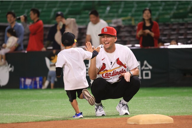 【イベント開催レポート】ラーズ・ヌートバー選手が子どもたちに“はじめての野球”を教える
