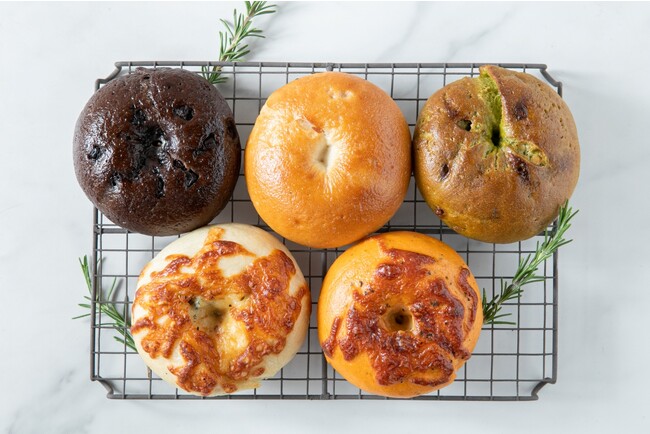 毎週数分で完売するEC限定のスイーツブランド『&Mel 』から初めてのBREAD COLLECTION「食物繊維たっぷり米粉ベーグル」5種類が10/22より販売開始！