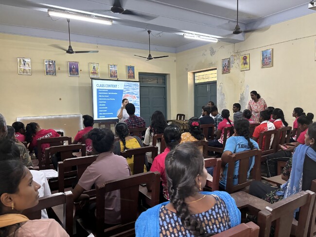 インド最古三大学マドラス大学にて、日本のスイミングスクールが水難訓練の授業を開講。