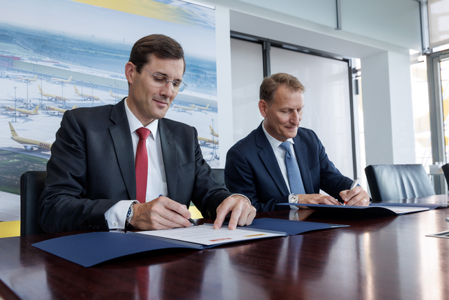 DHL Expressと米ワールドエナジー社、SAF証書を活用した航空輸送の脱炭素化を加速するグローバルパートナーシップに合意
