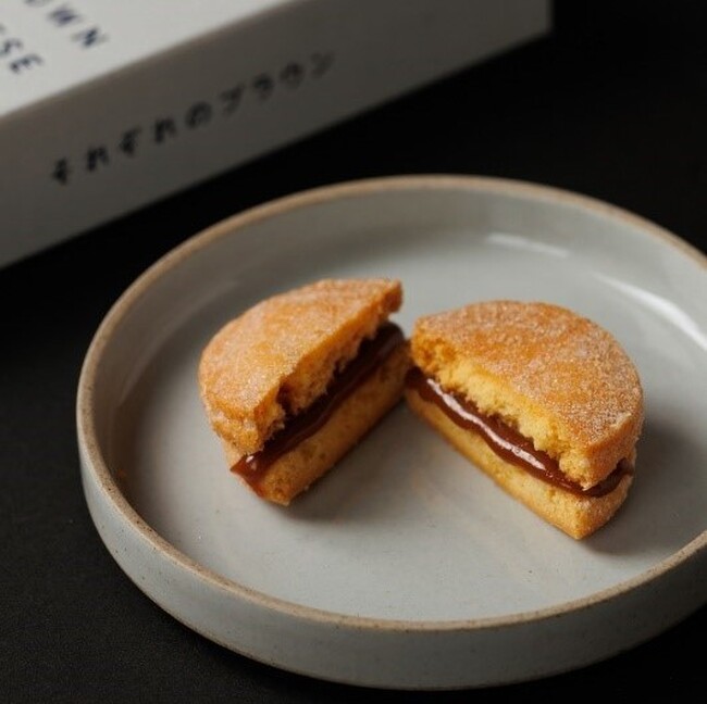 新感覚クッキーサンド『BROWN CHEESE BROTHER』が大丸福岡天神店に初登場！　那須発の人気菓子「バターのいとこ」に次ぐ待望の新ブランドです。　