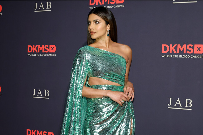 プリヤンカー・チョープラーがDKMS ガラでブルガリを纏う