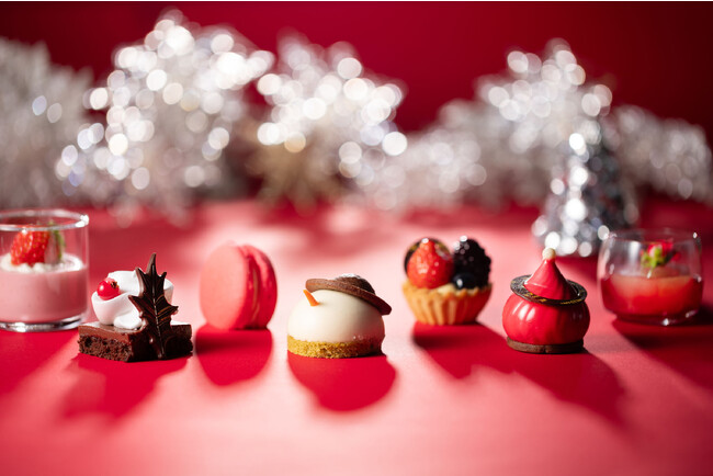 【ウェスティンホテル仙台】クリスマスを待ち望む、愛らしいいちごのスイーツ『SWEET SENSATION ～Happy Holidays～』バラ香るいちごのシーズナルパフェも