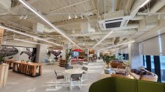 乃村工藝社が空間づくりを手掛けた 西尾レントオールR&D国際交流センター「N-LOUNGE」（大阪府）が木材利用優良施設等コンクールで優秀賞を受賞