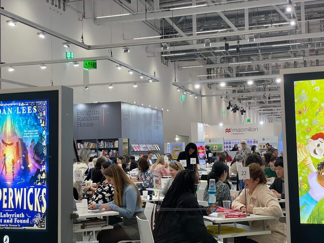 世界最大規模の書籍見本市「フランクフルト・ブックフェア2023」に出展。出版業界、そこは国境を超えたコラボレーションの可能性に溢れている。