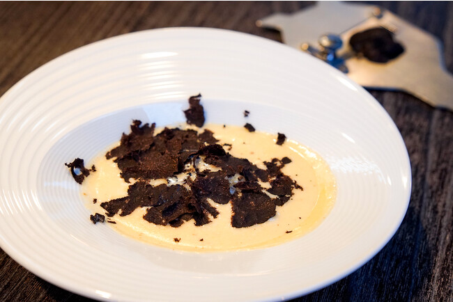 【テール・ド・トリュフ東京 通販新商品】ローストポテトと黒トリュフのリッチクリーム　香り立つ濃厚な味わいをご自宅にお届け