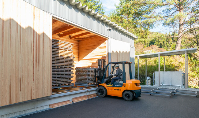 温泉熱を活用した木材乾燥設備導入の新工場を開設　国産広葉樹の利用拡大とCO2排出削減でSDGsに貢献