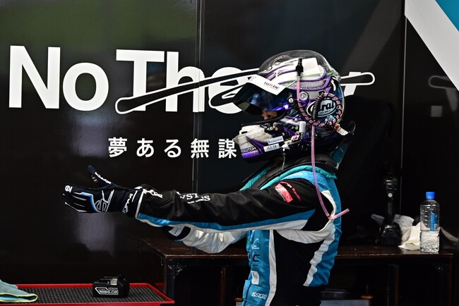 ANEST IWATA Racingの舞台は海外へ。小山美姫のマカオGP挑戦をサポート