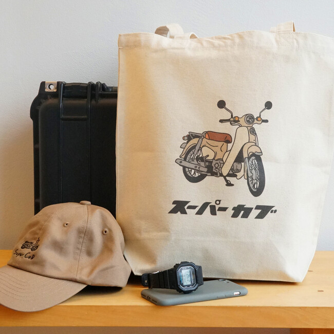 スーパーカブ・トートバッグ　成田空港で販売開始。